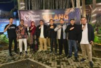 FOTO: Kepala Dinas Koperasi dan UMKM saat foto bersama dengan anggota Organisasi NGG. (FOTO: IST)