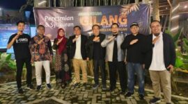 FOTO: Kepala Dinas Koperasi dan UMKM saat foto bersama dengan anggota Organisasi NGG. (FOTO: IST)