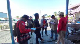 FOTO: Tim dari Dislutkan Provinsi Kalteng saat melakukan kegiatan Mutual Check (MC-O) dan penyerahan lapangan Pembangunan dermaga pelabuhan perikanan di Kuala Jelai. (FOTO: IST)