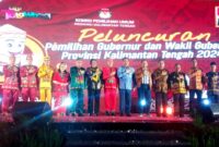 FOTO: Wakil Gubernur Kalteng Edy Pratowo foto bersama saat kegiatan sosialisasi Pilkada serentak 2024 di Kalawa Convention Center. (FOTO: IST) 