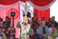 FOTO: Gubernur Kalimantan Tengah Sugianto Sabran saat menghadiri Karnaval Budaya FBIM 2024 dan melepas keberangkatan Secara resmi. (FOTO: IST)