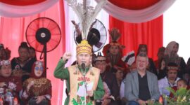 FOTO: Gubernur Kalimantan Tengah Sugianto Sabran saat menghadiri Karnaval Budaya FBIM 2024 dan melepas keberangkatan Secara resmi. (FOTO: IST)