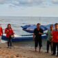 FOTO: Dinas Kelautan dan Perikanan Provinsi Kalteng saat menyerahkan bantuan perahu kepada Pokmaswas Putra Bahari Perkasa, bertempat di Desa Keraya Kabupaten Kotawaringin Barat. 