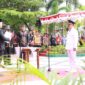 FOTO: Gubernur Provinsi Kalteng H.Sugianto Sabran saat melantik Herson B Aden Menjadi Pj. Bupati Gunung Mas, usai upacara peringatan hari Jadi Provinsi Kalteng yang ke 67 yang dilaksanakan di Halaman Kantor Gubernur Kalteng. (FOTO: IST) 