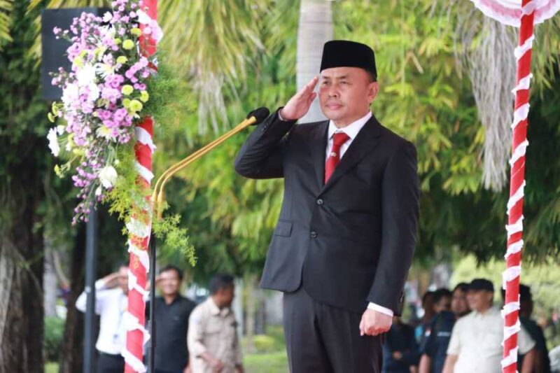 FOTO: Gubernur Kalimantan Tengah saat memimpin Upacara Hari Jadi Kalteng yang ke-67. (FOTO: IST) 