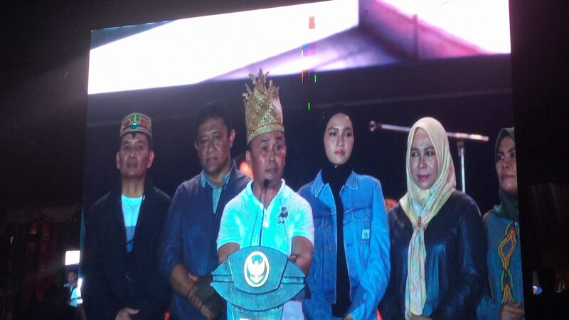FOTO: Gubernur Kalimantan Tengah beserta Istri, Wakil Gubernur, Sekda Kalteng Nuryakin Beserta Ketua DAD Kalteng. (FOTO: IST)