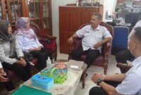 FOTO: Kepala Disnakertrans Provinsi Kalteng Farid Wajdi saat menerima kunjungan Disnakertrans Kabupaten Barsel. 