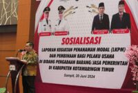 FOTO: Bupati Kotim Halikinnor saat membuka acara kegiatan Sosialisasi Laporan LKPM dan Pembinaan Pelaku Usaha Barang dan Jasa. (FOTO: IST)