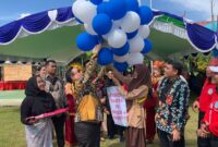 FOTO: Bupati Kotim Halikinnor mengunjungi acara panen raya di SMAN 4 Sampit. (FOTO: IST) 