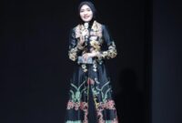SAMBUTAN : Ketua Dekranasda Provinsi Kalteng Ivo Sugianto Sabran saat menyampaikan sambutan pada acara Jakarta Fashion and Food Festival (JF3), di Summarecon Mall Kelapa Gading, Jakarta Utara, Jumat (26/7).
