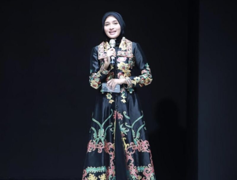 SAMBUTAN : Ketua Dekranasda Provinsi Kalteng Ivo Sugianto Sabran saat menyampaikan sambutan pada acara Jakarta Fashion and Food Festival (JF3), di Summarecon Mall Kelapa Gading, Jakarta Utara, Jumat (26/7). 
