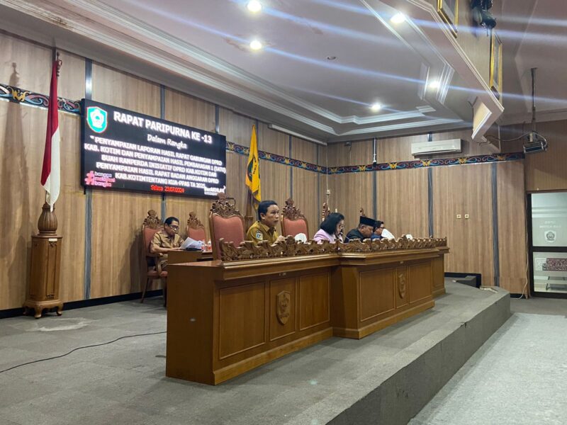 FOTO: Anggota DPRD Kotim menggelar rapat paripurna di Kantor DPRD Kotim