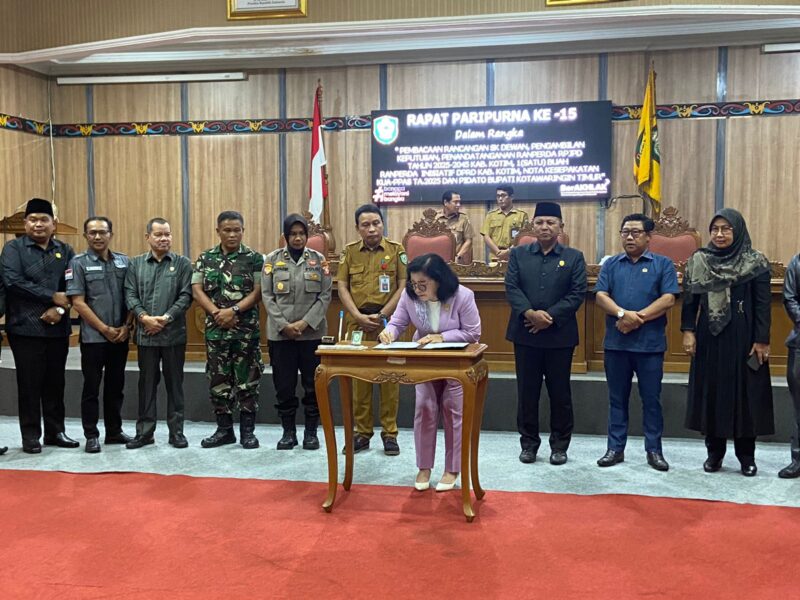 FOTO: Ketua DPRD Kotim Rinie Anderson bersama Sekda Kotim. 