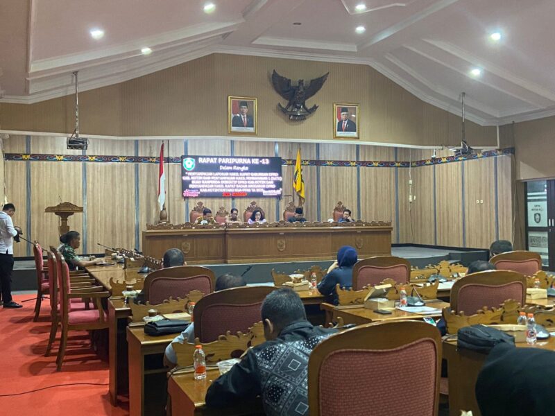 FOTO: Anggota DPRD Kotim saat menggelar rapat paripurna di Kantor DPRD Kotim. 