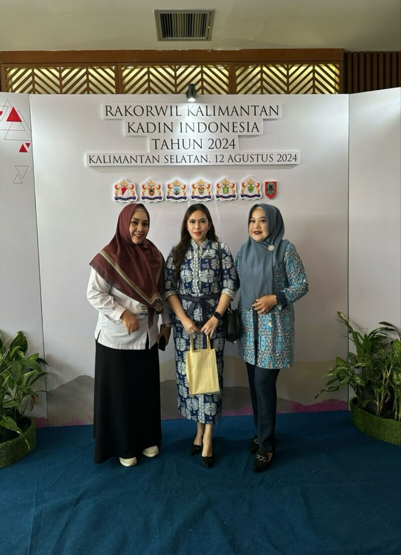 FOTO: IST. Ketua DPD APJI Kalteng Fhayola Athalia H Are saat Foto bersama.