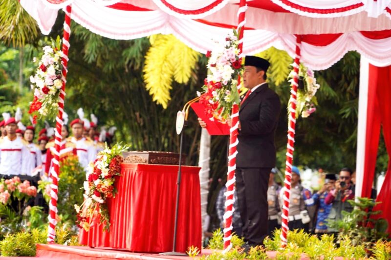 (FOTO: IST) Wakil Gubernur Kalimantan Tengah Edy Pratowo saat menjadi komandan upacara