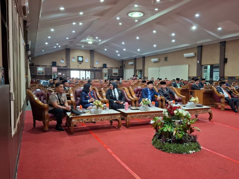 FOTO: Pemerintah daerah bersama Anggota DPRD Kotim saat mendengarkan pidato kenegaraan Presiden Republik Indonesia, 16 Agustus 2024. (IST)