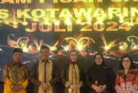 FOTO: Ketua DPRD Kotim Rinie Anderson foto bersama dengan Kapolres Kotim yang baru. (IST)