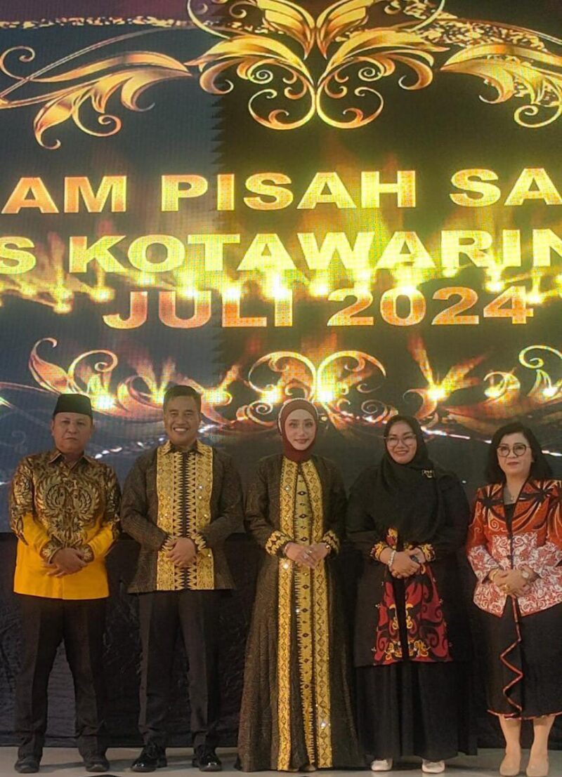 FOTO: Ketua DPRD Kotim Rinie Anderson foto bersama dengan Kapolres Kotim yang baru. (IST) 