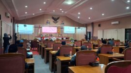 FOTO: Anggota DPRD Kotim menggelar rapat di ruang paripurna. (IST) 