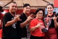 Ketua DPRD Kotim Rinie Anderson (berbaju merah) memberikan dukungan dan motivasi bagi atlet Kotim di ajang PON nanti