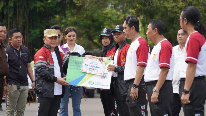 FOTO: Gubernur Provinsi Kalimantan Tengah (Kalteng) H. Sugianto Sabran melepas Kontingen Kalteng untuk mengikuti Pekan Olahraga Nasional (PON) ke-21 Tahun 2024. (IST)
