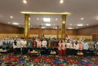 FOTO: Bersama para siswa sebagai peserta pembekalan serta narasumber. (IST)
