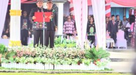 FOTO: Wakil Gubernur Provinsi Kalteng H. Edy Pratowo saat pimpin Upacara Peringatan Hari Jadi ke-65 Kabupaten Barito Selatan. (IST)