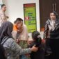 Tokoh MWC NU Antang Kalang, Muhadi, saat melepas rindu pada keluarganya sebelum menjalani persidangan di Pengadilan Negeri Sampit , Rabu 25 September 2024