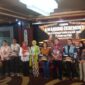 FOTO: Ketua Dekranasda Provinsi Kalimantan Tengah Ivo Sugianto Sabran bersama jajaran pimpinan Bank Kalteng dan peserta Award. (IST)
