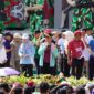 FOTO: Gubernur Kalimantan Tengah Sugianto Sabran saat membuka pasar murah di Bundaran Besar Palangkaraya. (IST)