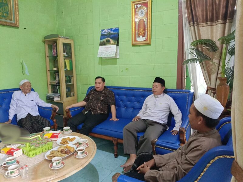 Halikinnor saat bersilaturahim dengan tokoh-tokoh Nahdlatul Ulama di Kabupaten Kotawaringin Timur