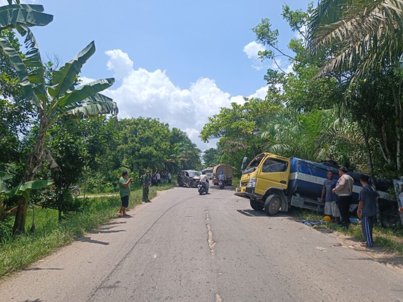 FOTO: Kendaraan yang terlibat kecelakaan di Jalan HM Arsyad Kilometer 21,Desa Bapanggang Raya, Kecamatan Mentawa Baru Ketapang, Kabupaten Kotim. (IST) 
