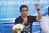 FOTO: Bersama narasumber Wakil Ketua Komisi Informasi Prov Kalteng Linggarjati, Pranata Humas Ahli Pertama Dislutkan Prov Kalteng Kristina, serta komunitas yang ada di Kota Palangka Raya. (IST)