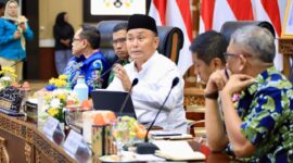 RAPAT KOORDINASI : Gubernur Provinsi Kalteng H. Sugianto Sabran saat melakukan rapat koordinasi yang dilaksanakan di Aula Jayang Tingang, Kantor Gubernur Kalteng. (IST)
