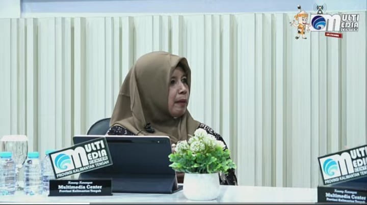 Anggota Bawaslu Provinsi Kalteng, Koordinator Divisi pencegahan, Partisipasi dan Hubungan Masyarakat Hj. Siti Wahidah saat menjadi narasumber Podcast yang digelar Diskominfosantik. (IST)