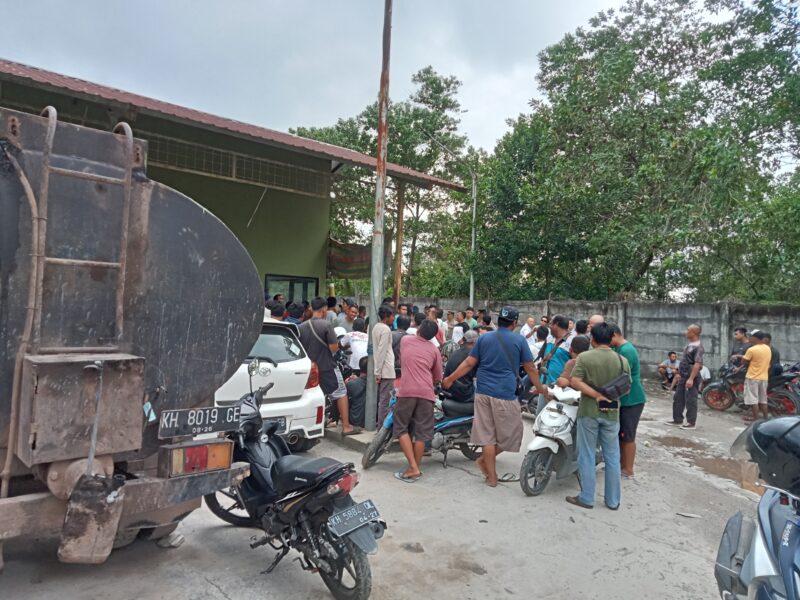 FOTO: Lokasi PT. MDP yang di geruduk para sopir di Jalan Jendral Sudirman Km 4,5 Sampit, Kabupaten Kotim.