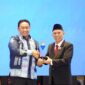 MENERIMA : Wakil Gubernur Provinsi Kalteng H. Edy Pratowo saat menerima penghargaan Anugerah Keterbukaan Informasi Publik Tahun 2024 yang dilaksanakan di Movenpick Hotel Jakarta City Centre.(IST)