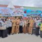 Kadisdik Kotim, M. Irfansyah mengunjungi stand sekolah peserta dalam Gebyar Merdeka SD se Kecamatan Baamang.(IST)