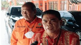 Asisten I Setda Kotim, Rihel kanan didampingi Kepala BPBD Kotim, Multazam kiri.(IST)