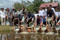 KUNJUNGI : Wakil Ketua Komisi IV DPR-RI Ahmad Yonan saat melakukan Kunjungan Kerja sekaligus Reses ke Desa Basarang Kabupaten Kapuas. (IST)