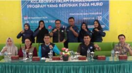 Irfansyah berfoto bersama para guru penggerak.(IST)