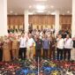 Foto bersama Kegiatan Sosialisasi Pencegahan Ekstremisasi, Terorisme dan Penyalahgunaan Narkoba yang dibuka oleh Plt Sekda Kalteng Katma F. Dirun, turut hadir Unsur Forkopimda, Kepala Instansi Vertikal, seluruh Pejabat Administrator, Pengawas, JFT dan Pelaksana Badan Kesbangpol Prov Kalteng, serta perwakilan TP PKK Prov Kalteng, DWP Prov Kalteng, dan Organisasi Keagamaan Prov Kalteng, Senin 2 Desember 2024