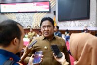 Wakil Gubernur Kalimantan Tengah Edy Prawoto usai sidang Paripurna DPRD Kalteng menjawab pertanyaan-pertanyaan wartawan (IST)