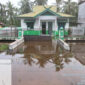 Banjir melanda wilayah selatan Kabupaten Kotawaringin Timur, tepatnya di Kecamatan Mentaya Hilir Selatan. Tampak Pustu Desa Basirih yang dilanda Banjir (IST)