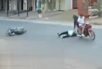 tangkapan layar hasi rekaman CCTV dari rumah warga terkait aksi begal di Jalan Nanas IV. Tampak korban terseret sepeda motor pelaku (IST)