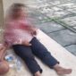Perempuan yang menjadi korban begal saat mendapatkan pertolongan dari warga sekitar. ( IST). 