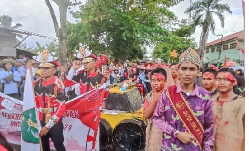 Siswa SMKN 2 Sampit gunakan Pakaian Pekerja Rodi.(IST)