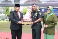 FOTO: Wagub Kalteng Edy Pratowo bersama Brigjen TNI Iwan Rosandriyanto.(IST)