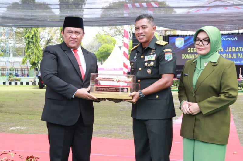 FOTO: Wagub Kalteng Edy Pratowo bersama Brigjen TNI Iwan Rosandriyanto.(IST)